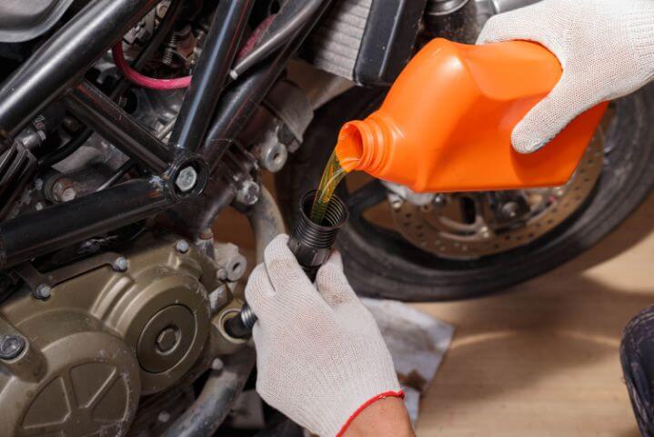 Changing The Engine Oil to Increase Bike Mileage